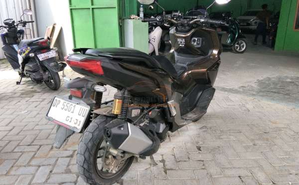 HONDA  ADV
