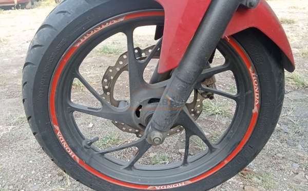 HONDA CB 150 R