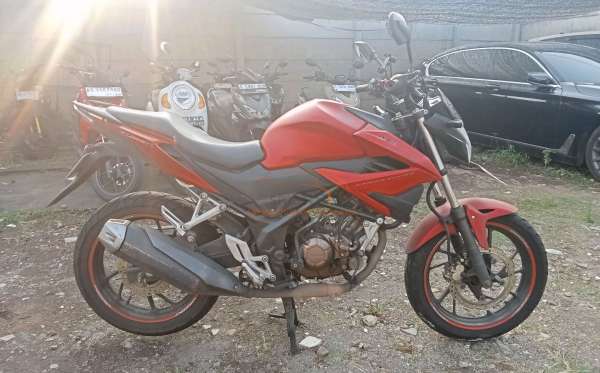 HONDA CB 150 R