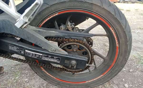 HONDA CB 150 R