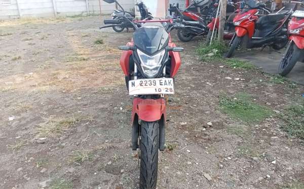 HONDA CB 150 R