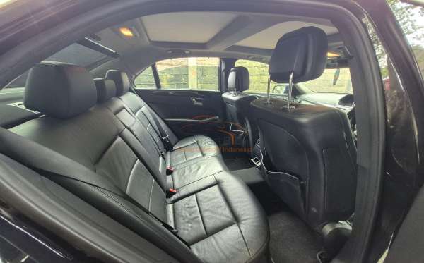 MERCEDES BENZ E 300