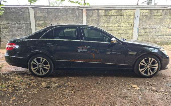 MERCEDES BENZ E 300