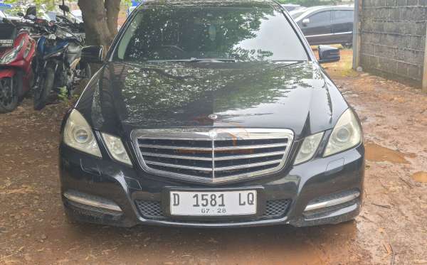 MERCEDES BENZ E 300