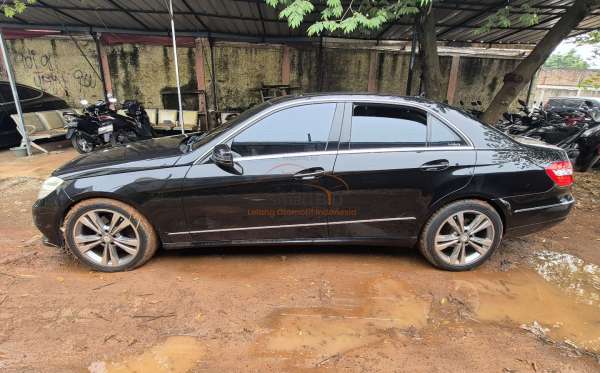 MERCEDES BENZ E 300