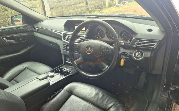 MERCEDES BENZ E 300