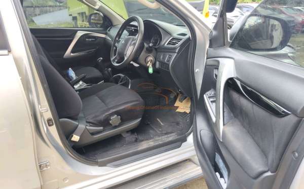 MITSUBISHI PAJERO SPORT GLX