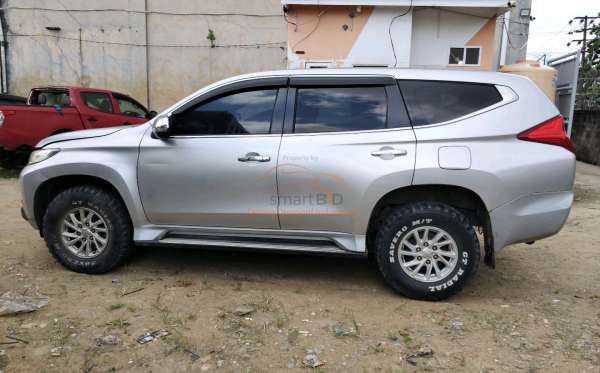MITSUBISHI PAJERO SPORT GLX