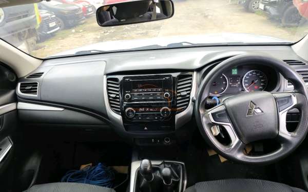 MITSUBISHI PAJERO SPORT GLX
