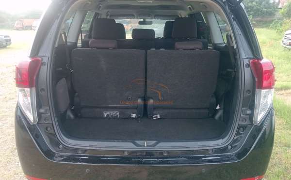 TOYOTA INNOVA 2.4 G