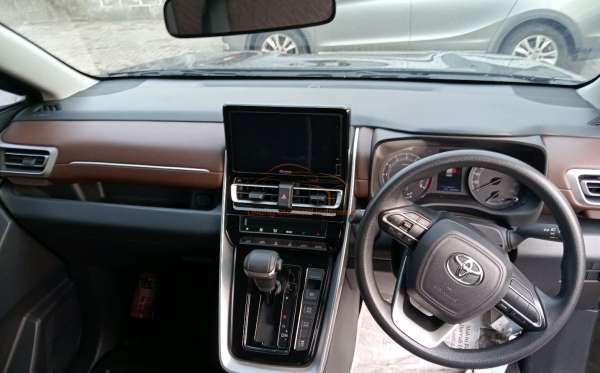 TOYOTA INNOVA ZENIX G