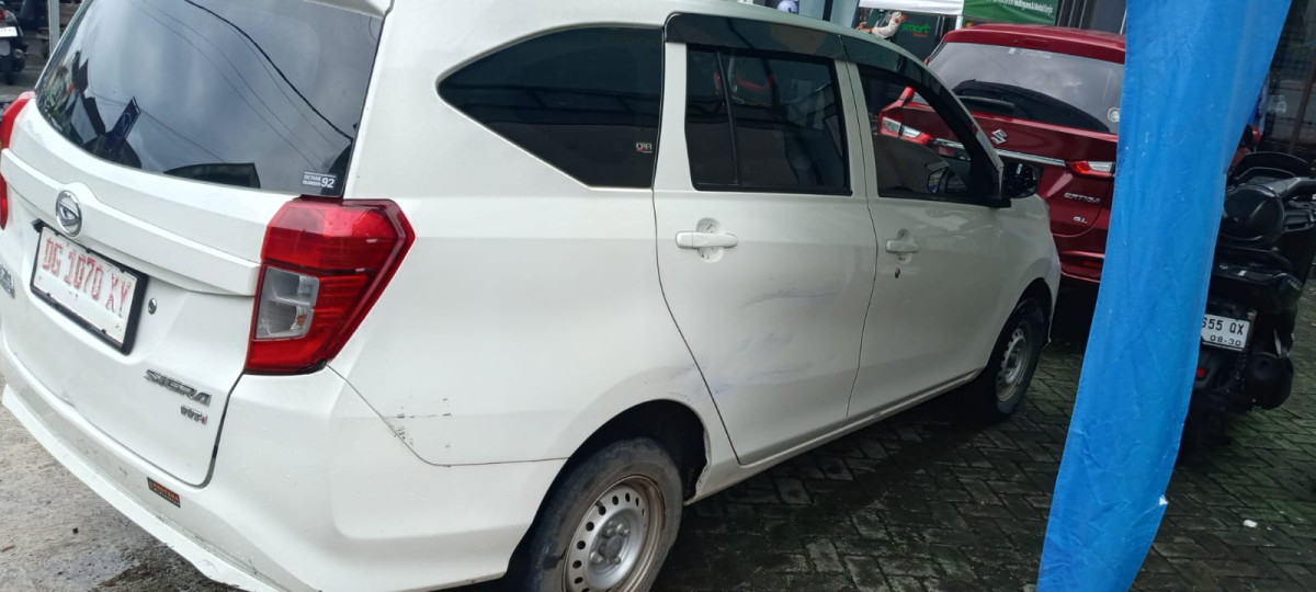 DAIHATSU SIGRA  D