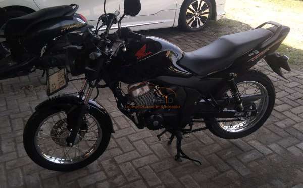 HONDA CB 150 Verza