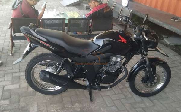 HONDA CB 150 Verza