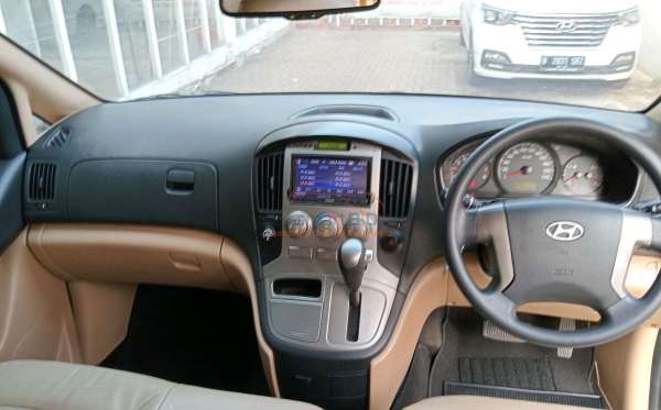 HYUNDAI H-1 2.4 AT