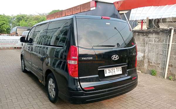 HYUNDAI H-1 2.4 AT