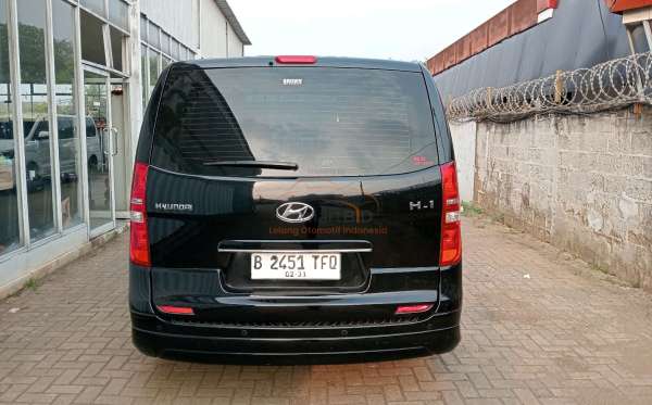 HYUNDAI H-1 2.4 AT