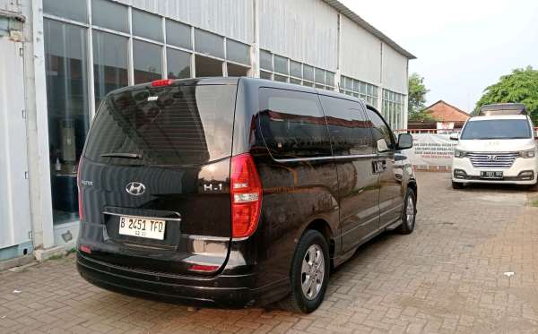 HYUNDAI H-1 2.4 AT