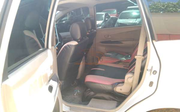 TOYOTA  AVANZA  G