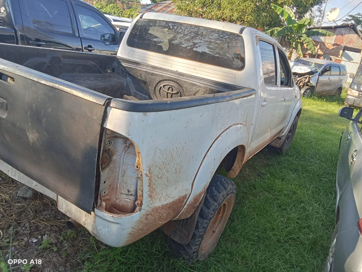 TOYOTA  HILUX  2.5 E 4X4 DC