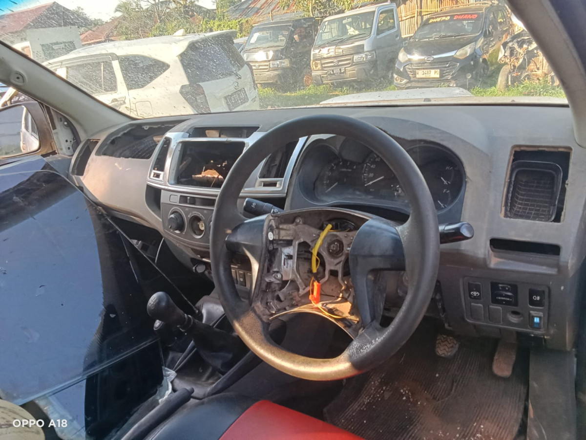 TOYOTA  HILUX  2.5 E 4X4 DC