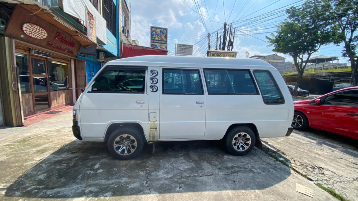 MITSUBISHI  L 300  BC-R 4X2