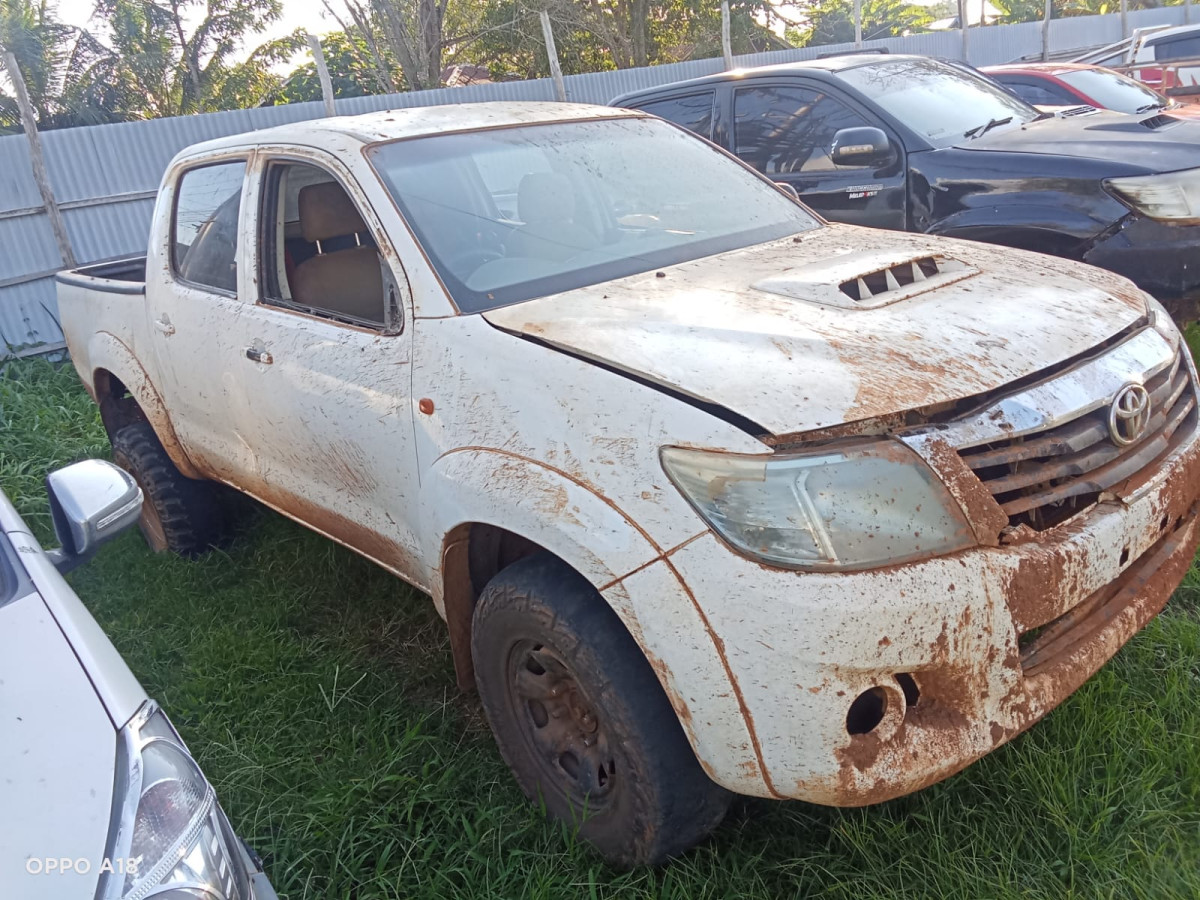 TOYOTA  HILUX  2.5 E 4X4 DC