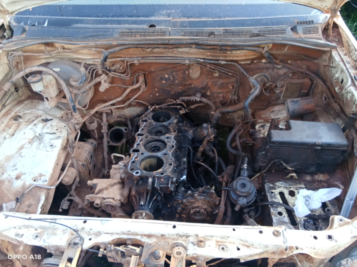 TOYOTA  HILUX  2.5 E 4X4 DC