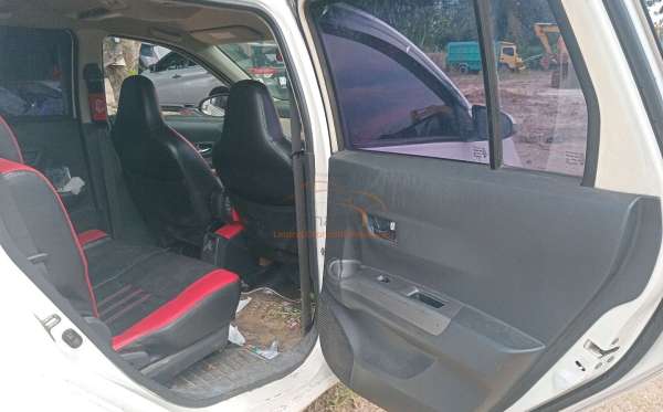 DAIHATSU  SIGRA  R