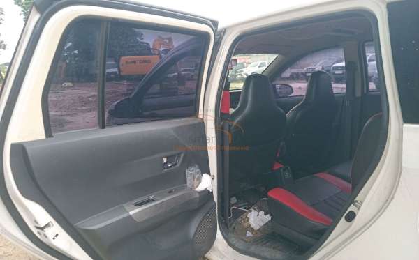 DAIHATSU  SIGRA  R