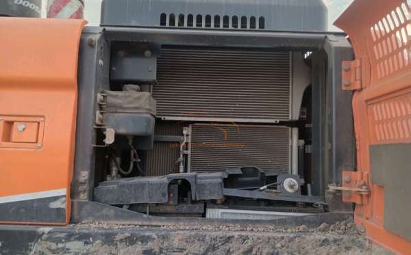 DEVELON  EXCAVATOR  DX 300 LCA