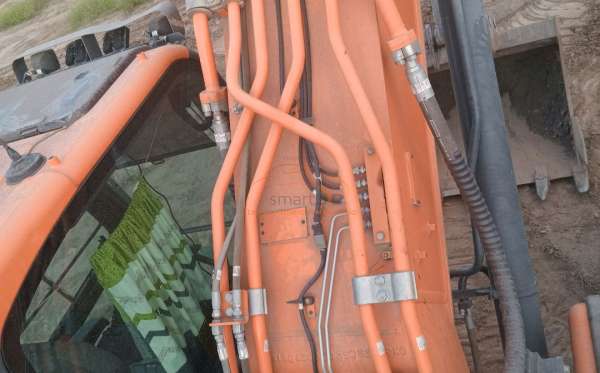 DEVELON  EXCAVATOR  DX 300 LCA
