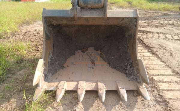 DEVELON  EXCAVATOR  DX 300 LCA