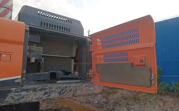 DEVELON  EXCAVATOR  DX 300 LCA