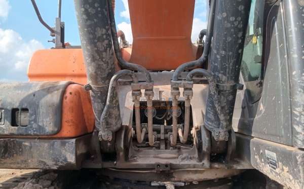 DEVELON  EXCAVATOR  DX 300 LCA