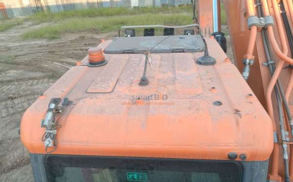 DEVELON  EXCAVATOR  DX 300 LCA