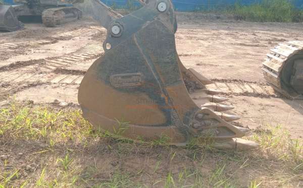 DEVELON  EXCAVATOR  DX 300 LCA
