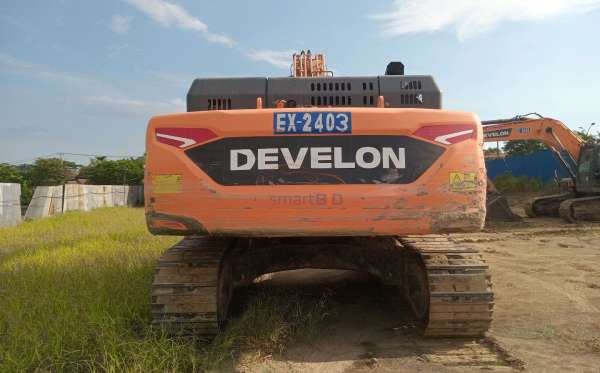 DEVELON  EXCAVATOR  DX 300 LCA