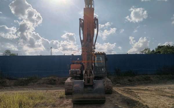 DEVELON  EXCAVATOR  DX 300 LCA