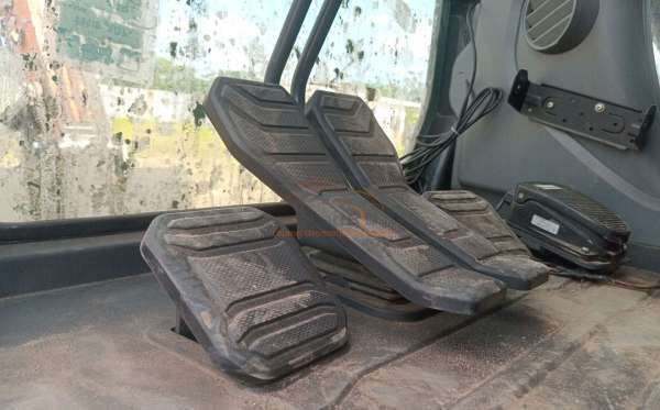 DEVELON  EXCAVATOR  DX 300 LCA