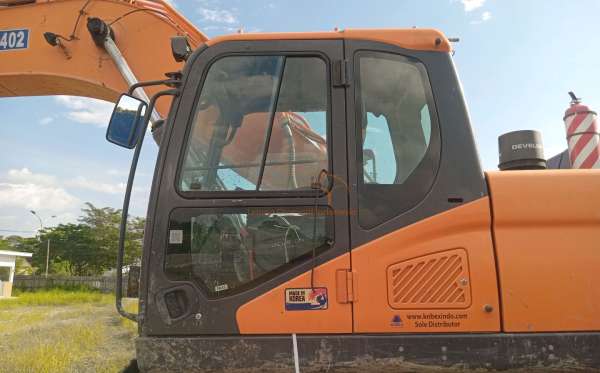 DEVELON  EXCAVATOR  DX 300 LCA