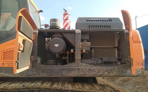 DEVELON  EXCAVATOR  DX 300 LCA