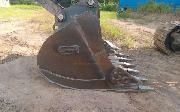 DEVELON  EXCAVATOR  DX 300 LCA