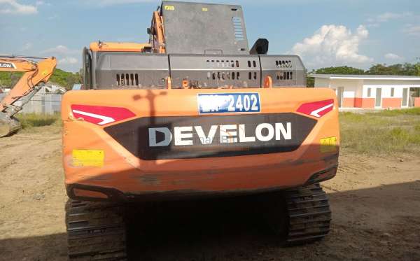 DEVELON  EXCAVATOR  DX 300 LCA