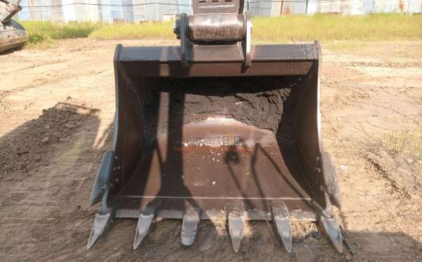 DEVELON  EXCAVATOR  DX 300 LCA