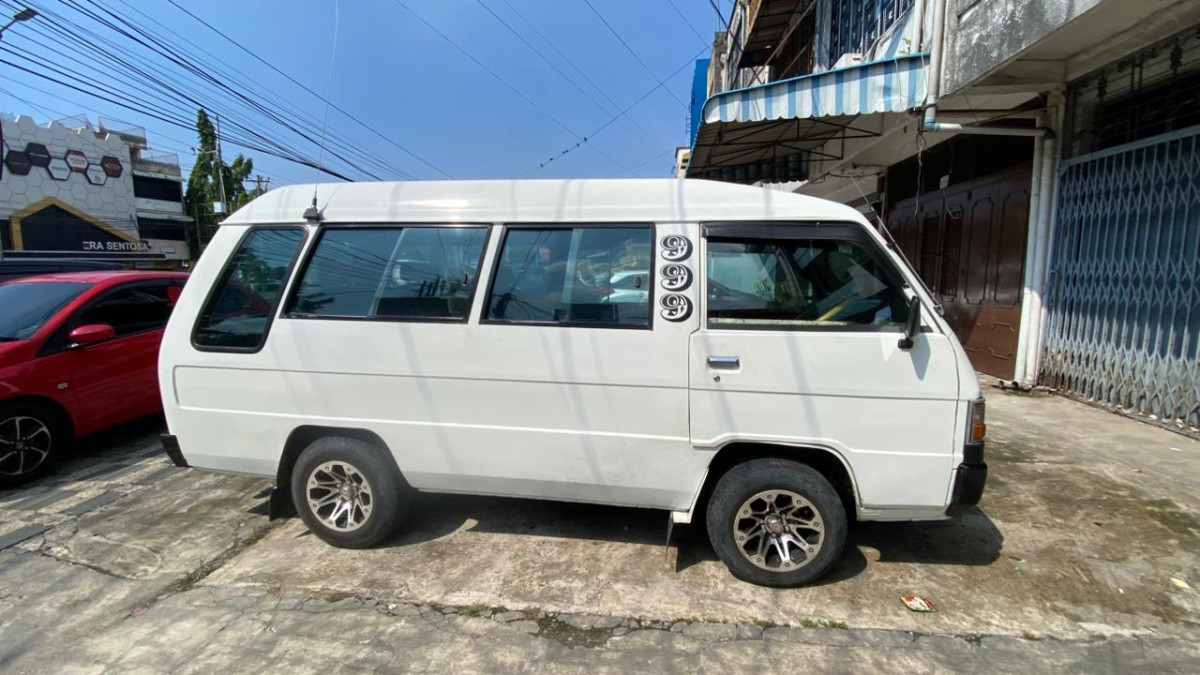 MITSUBISHI  L 300  BC-R 4X2