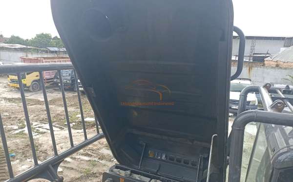 SUMITOMO EXCAVATOR SH130LF-6