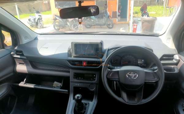 TOYOTA AVANZA 1.3 E