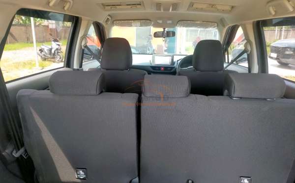 TOYOTA AVANZA 1.3 E
