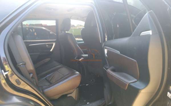TOYOTA  FORTUNER  2.4 VRZ